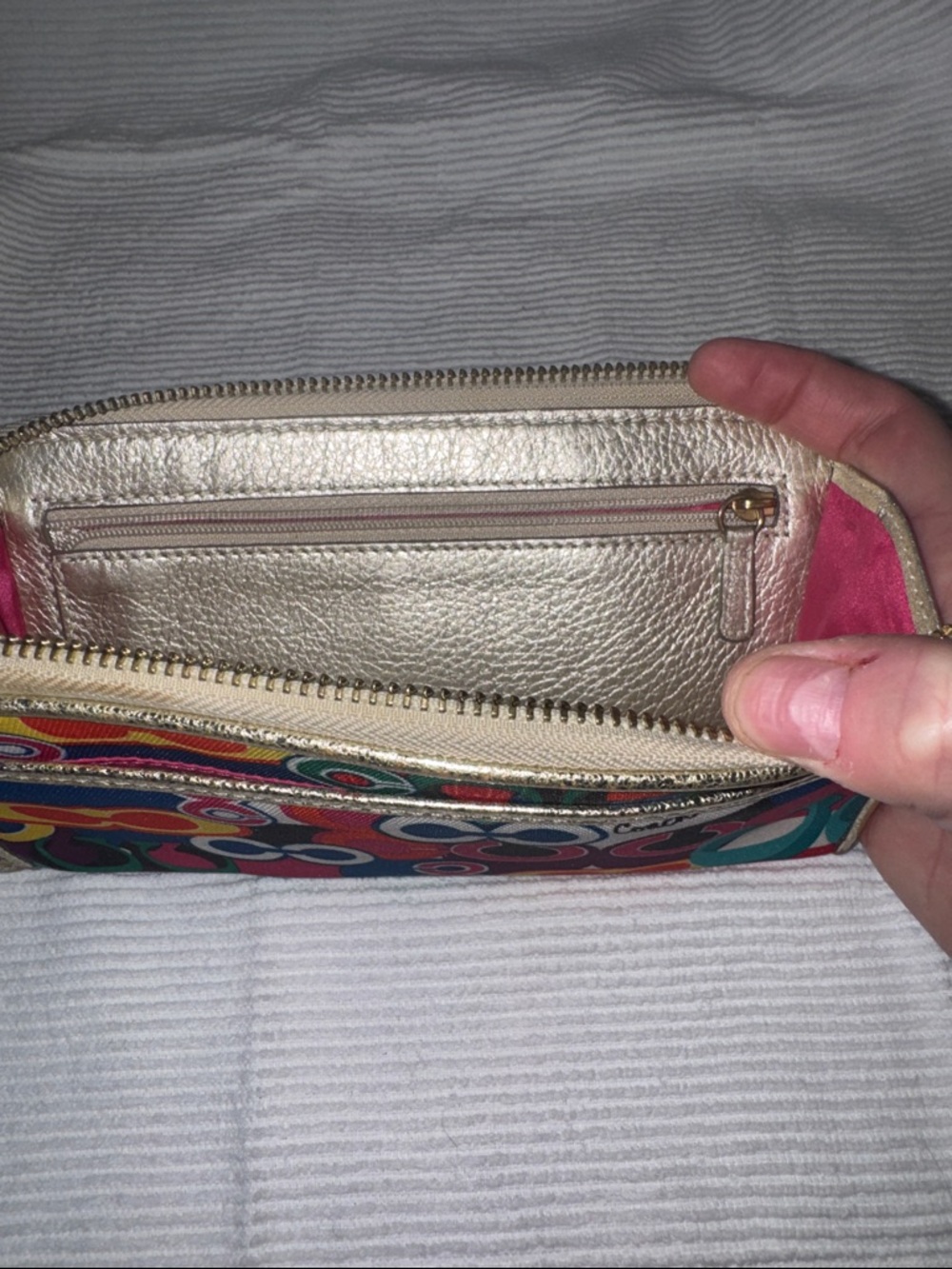 Coach Poppy early 2000’s Pop C Graffiti multicolor wristlet - Picture 6 of 16